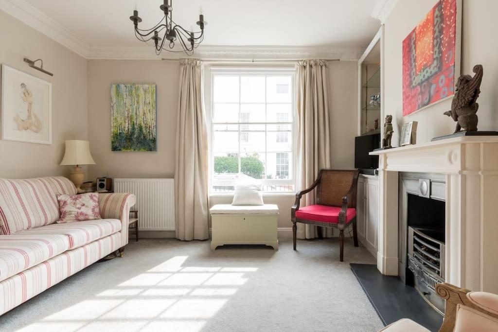 Four Bedroom Townhouse In Famous Suffolks Area 첼튼엄 외부 사진