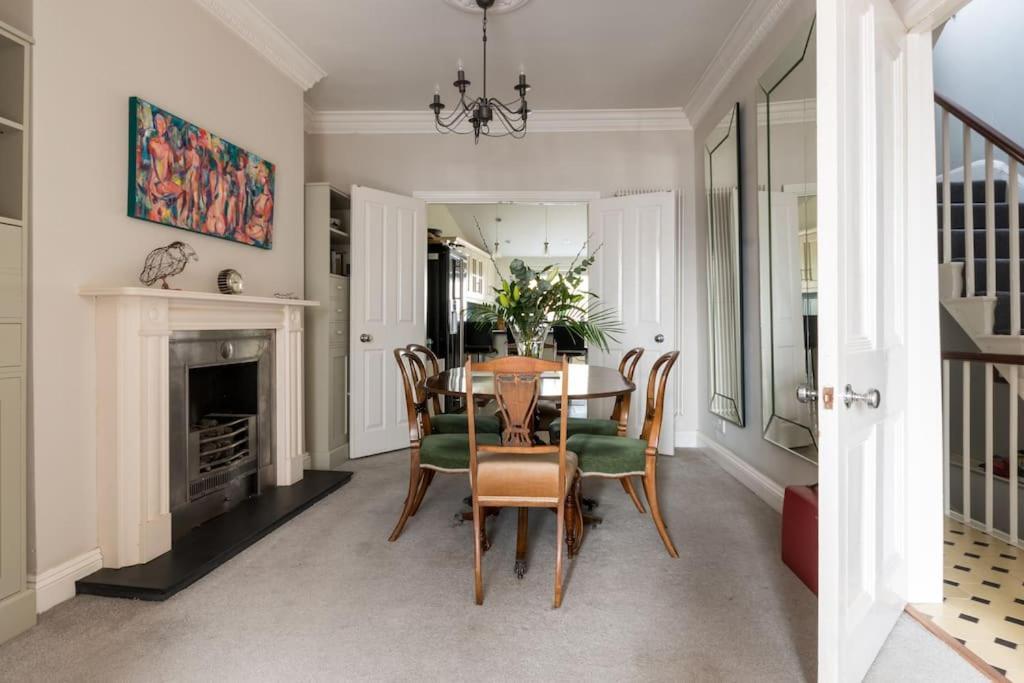 Four Bedroom Townhouse In Famous Suffolks Area 첼튼엄 외부 사진
