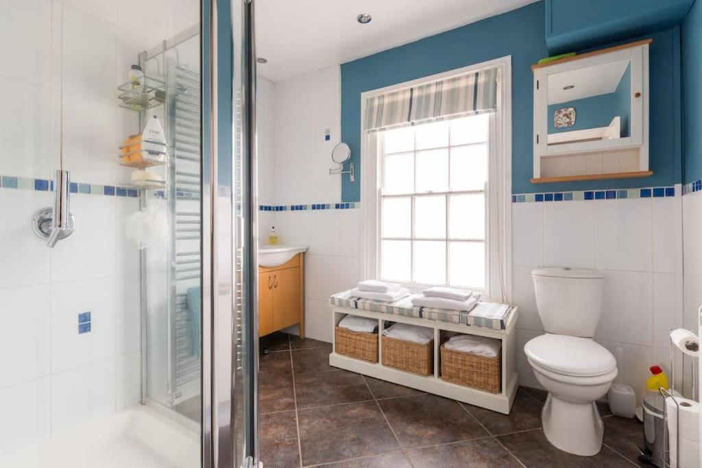 Four Bedroom Townhouse In Famous Suffolks Area 첼튼엄 외부 사진