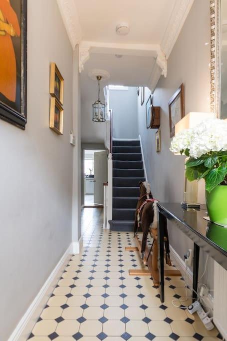 Four Bedroom Townhouse In Famous Suffolks Area 첼튼엄 외부 사진