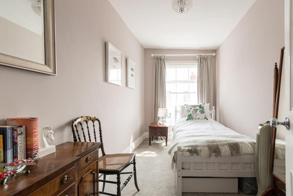 Four Bedroom Townhouse In Famous Suffolks Area 첼튼엄 외부 사진