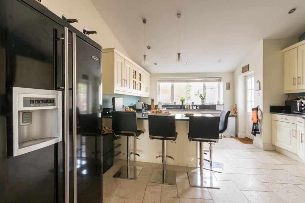 Four Bedroom Townhouse In Famous Suffolks Area 첼튼엄 외부 사진