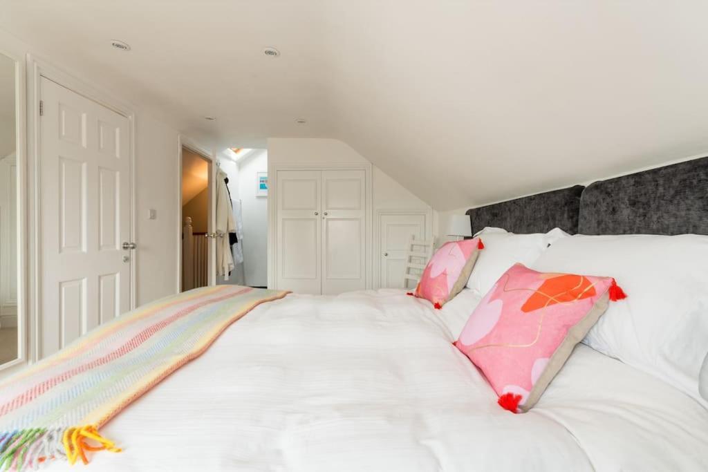 Four Bedroom Townhouse In Famous Suffolks Area 첼튼엄 외부 사진